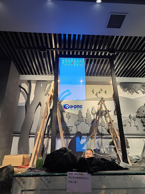 博物馆透明OLED显示屏