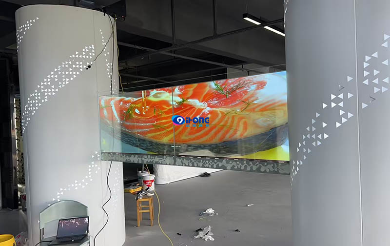 武汉某展厅启用OLED透明屏，企业展示焕新颜